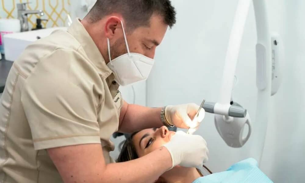 Dr. Ricardo Sánchez: Your trusted dentist in Valencia